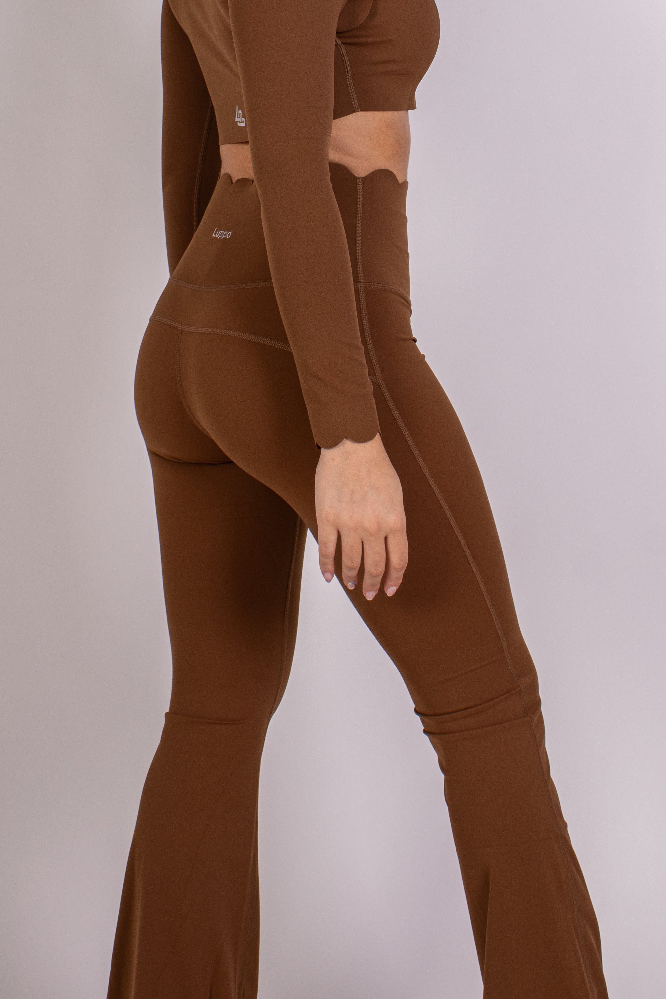 Ivory Wave Flare Leggings