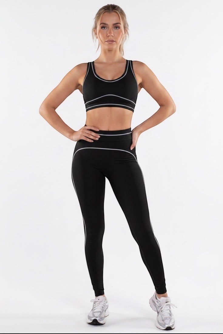 LUPPO high-waisted rust-colored leggings with white contour piping and seamless front. Made from nylon/elastane blend.